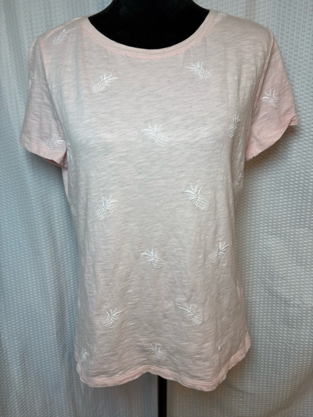 Talbots Women’s Pink T-shirt Embroidered Pineapple Pattern 100% Cotton Size M